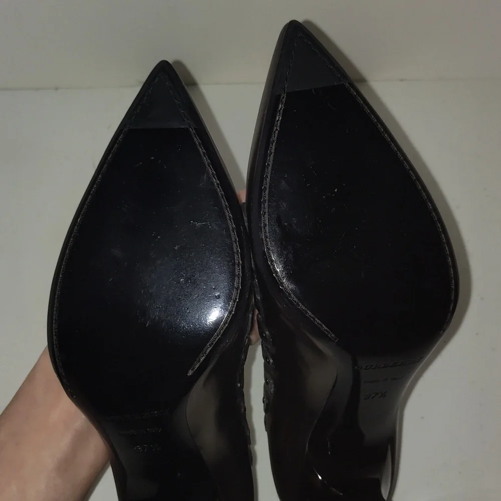 Burberry metallic Grey color Leather Pointy Toe Spike Heel Pumps 37.5 (6.5) (7)